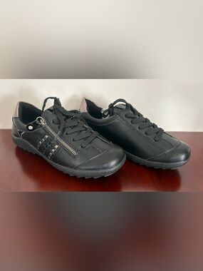 Women’s Soft Comfort Sneakers